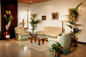 A seating area at Hotel Astoria