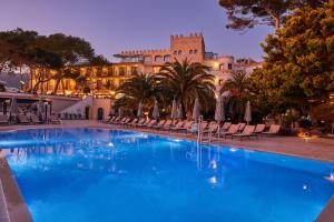 Bazén v ubytování Secrets Mallorca Villamil Resort & Spa - Adults Only (+18) nebo v jeho okolí