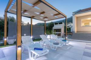 Patio alebo iná vonkajšia časť ubytovania Villa Karmen