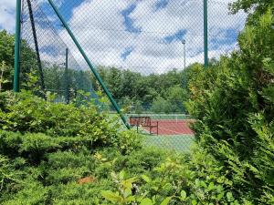 Εγκαταστάσεις για τένις ή/και σκουός στο Parc de Nibelle ή εκεί κοντά