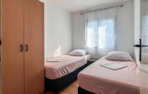 Postel nebo postele na pokoji v ubytování Apartment Vir Iii