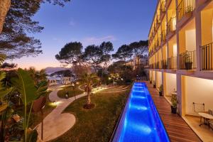 Bazén v ubytování Secrets Mallorca Villamil Resort & Spa - Adults Only (+18) nebo v jeho okolí