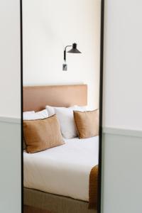 Hôtel Le Mouton Bleu客房内的一张或多张床位