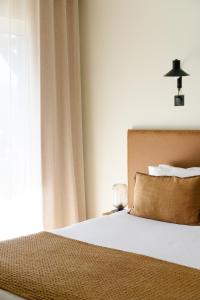 Hôtel Le Mouton Bleu客房内的一张或多张床位
