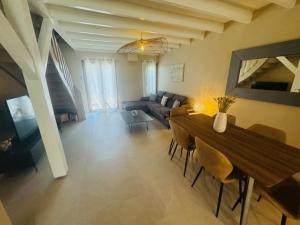 a living room with a table and a couch at Lou Figoun in Gréoux-les-Bains