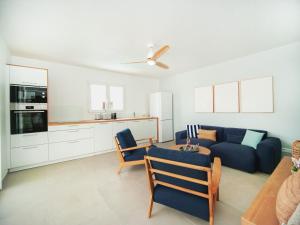 SeaRock & SeaShell Villas的厨房或小厨房