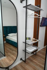 Koupelna v ubytování Apollonia Hotel