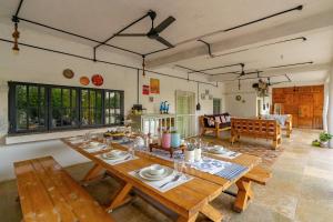 Billede fra billedgalleriet på StayVista's Suman Vatika with Outdoor Pool & Terrace at Pench i Khawāsa