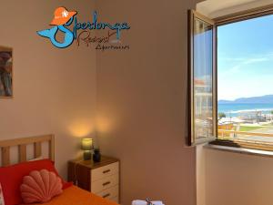 a bedroom with a bed and a window at Casa Marea Sperlongaresort apartment in Sperlonga
