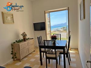 a dining room with a table and chairs and a window at Casa Marea Sperlongaresort apartment in Sperlonga +14 photos