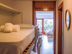 Ένα ή περισσότερα κρεβάτια σε δωμάτιο στο Apartment Christiania 2 O1 by Interhome