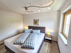 Łóżko lub łóżka w pokoju w obiekcie Holiday Home Heidi by Interhome