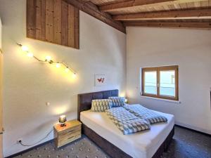Łóżko lub łóżka w pokoju w obiekcie Holiday Home Heidi by Interhome