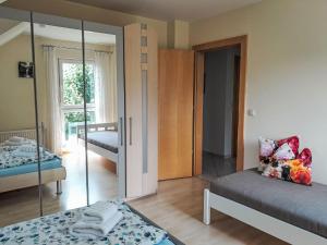 Ένα ή περισσότερα κρεβάτια σε δωμάτιο στο Holiday Home Seehaus Blue Faak by Interhome +75 φωτογραφίες