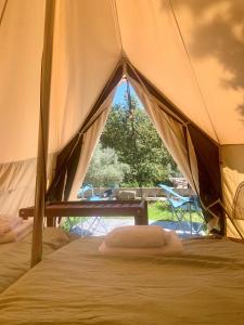 Postel nebo postele na pokoji v ubytování Glamping de Cerveira + 37 fotografií