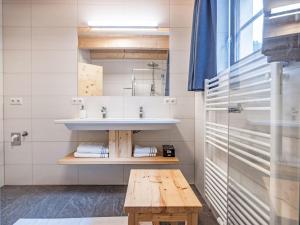Koupelna v ubytování Chalet Glockner-2 by Interhome