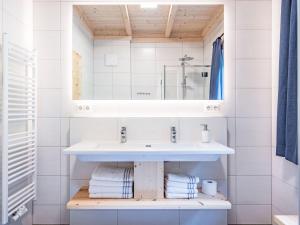Koupelna v ubytování Chalet Glockner-2 by Interhome