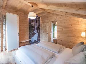 Postel nebo postele na pokoji v ubytování Chalet Glockner-2 by Interhome