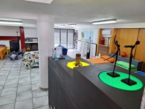 a living room with a desk with two microphones at Green House in Terracina
