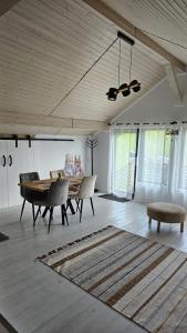 a living room with a wooden table and chairs at Bran Place La Odaie in Şimon