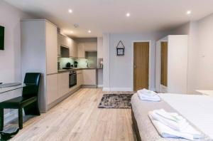 Køkken eller tekøkken på Modern Studio & Prime City Location - CB1 Just off Mill Rd - Walk to Station and City Centre