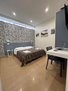 Katil atau katil-katil dalam bilik di BURMARIA APARTMENT and ROOM with garden and jacuzzi