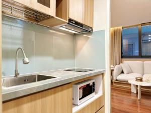 Kuchyň nebo kuchyňský kout v ubytování HOD Apartment Tan Dinh + 30 fotografií