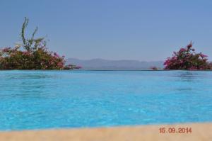 - une vue sur l'océan depuis la plage dans l'établissement Ferienhaus mit Privatpool für 12 Personen in Agia Galini, Kreta, à Agia Galini