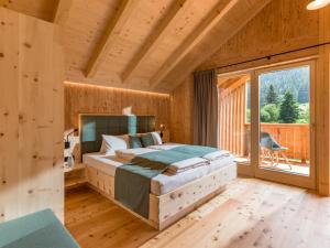 Postel nebo postele na pokoji v ubytování Refugium Dolomiten & Chalet