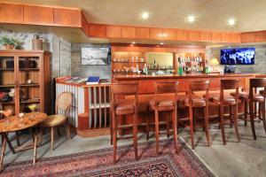 Ο χώρος του lounge ή του μπαρ στο The Grape Leaf Inn