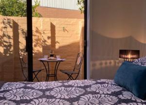 Krevet ili kreveti u jedinici u okviru objekta Warm and Spacious 5BR Home w WIFI and Multiple Parking - Hosted by Canstay