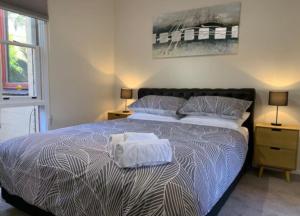 Krevet ili kreveti u jedinici u okviru objekta Warm and Spacious 5BR Home w WIFI and Multiple Parking - Hosted by Canstay