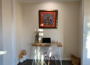 TV i/ili multimedijalni sistem u objektu Warm and Spacious 5BR Home w WIFI and Multiple Parking - Hosted by Canstay