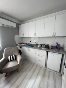 Dapur atau dapur kecil di NOKTA SUITe