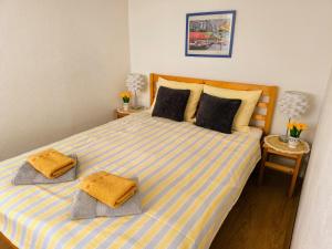 A bed or beds in a room at Atlantis apartman