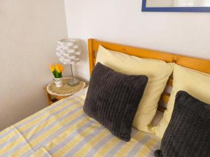 A bed or beds in a room at Atlantis apartman