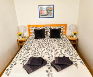 A bed or beds in a room at Atlantis apartman