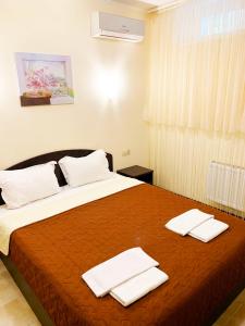 Postel nebo postele na pokoji v ubytování Breeze Hotel
