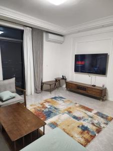 Televiisor ja/või meelelahutuskeskus majutusasutuses lovely 3 bed, 3.5bath condo +19 fotot