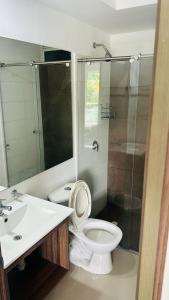 a bathroom with a toilet and a shower and a sink at Acogedor apartamento in Melgar +1 photo