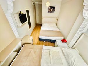 Postel nebo postele na pokoji v ubytování Crowned Exclusive Hotel