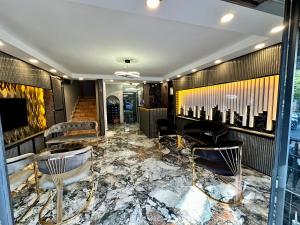 Posezení v ubytování Crowned Exclusive Hotel