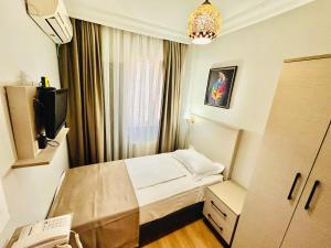 Postel nebo postele na pokoji v ubytování Crowned Exclusive Hotel