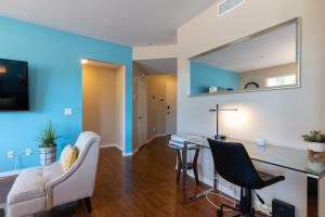 TV o dispositivi per l'intrattenimento presso Luxury Suite, Fast Wifi, King Bed, Pool And Spa
