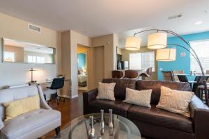 Area soggiorno di Luxury Suite, Fast Wifi, King Bed, Pool And Spa