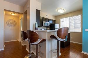 Cucina o angolo cottura di Luxury Suite, Fast Wifi, King Bed, Pool And Spa