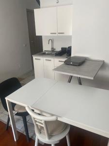 Kuchyň nebo kuchyňský kout v ubytování Appartamento Karolina