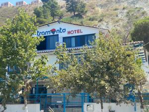 Nespecifikovaný výhled na hory nebo výhled na hory při pohledu z hotelu