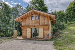 domek na szczycie wzgórza w obiekcie Chalet Marie situé 25km Chamonix w mieście Saint-Gervais-les-Bains