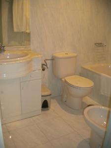 Kúpeľňa v ubytovaní Apartamentos Nerja Bahia